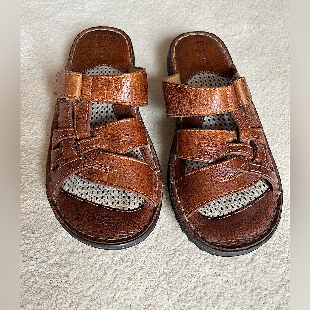 Born brown sandal in size 7